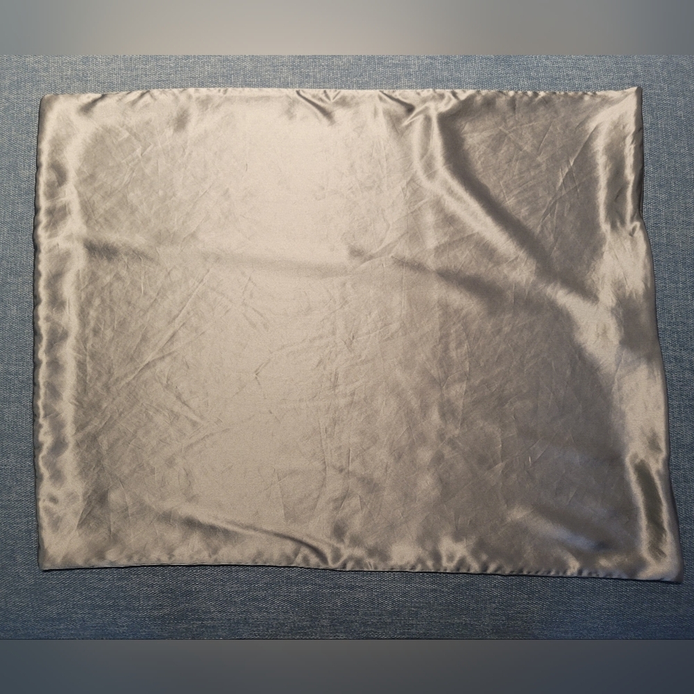 22 Momme Silk Pillowcase - Picture 2 of 5